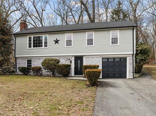 6 Gilbert St, Warwick, RI 02886