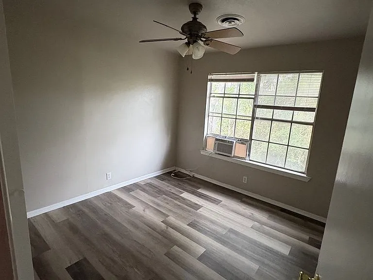 618 W Sycamore St — Photo 8