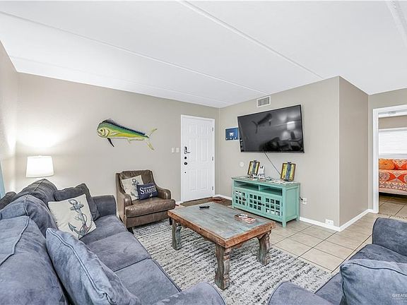 4th image of 132 E Gardenia St #4