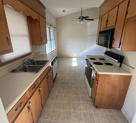 5th image of 108 N College Manor Dr
