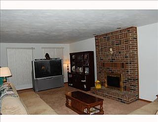 3rd image of 20 Timber Trail Dr
