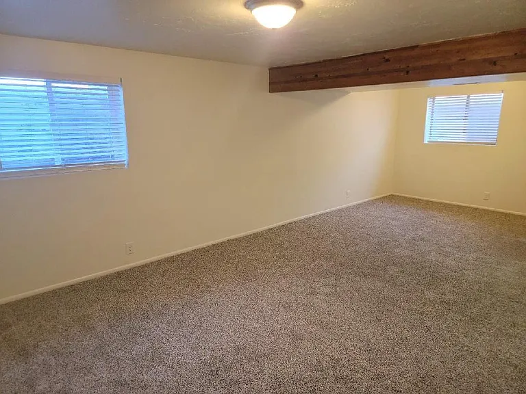 656 E Larchwood Dr — Photo 9