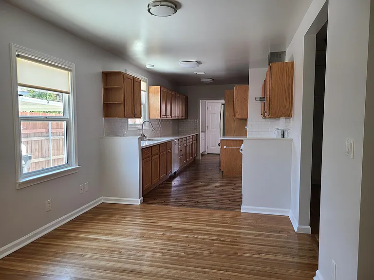 18154 Rayen St — Photo 5