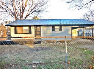 606 Hamilton St, Poteau, OK 74953