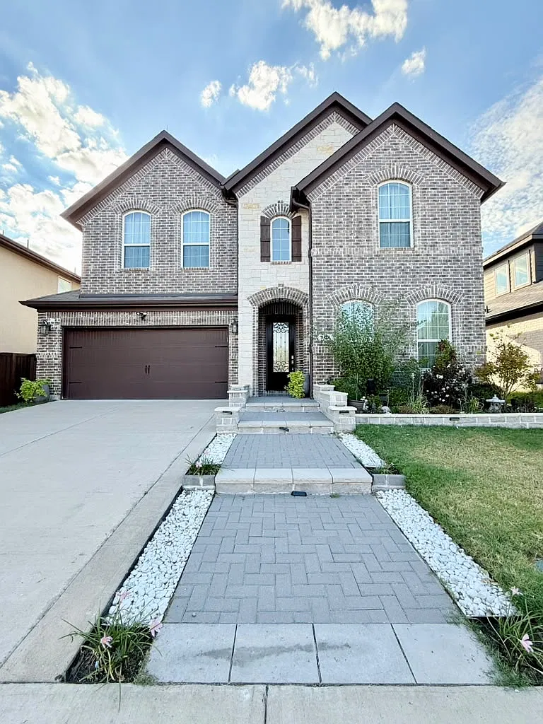 4 bed, 2949 sqft, $3,200 — Photo 1