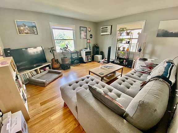 2nd image of 821 Marshall St NE APT 2