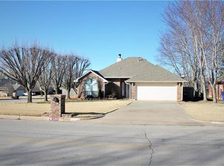 125 W Etowah Rd, Noble, OK 73068