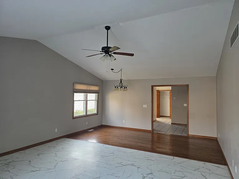 2802 Cronin Dr — Photo 3