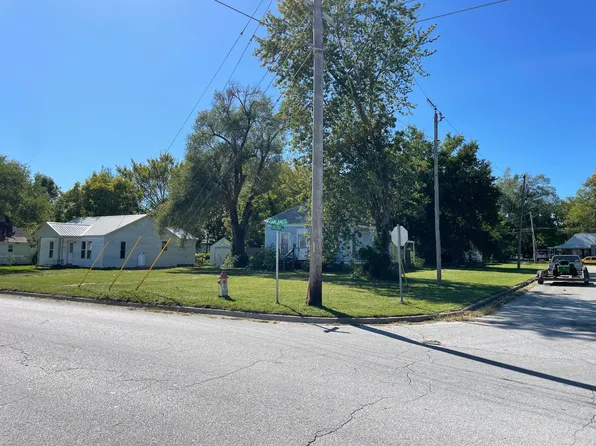 135 N Oakland Avenue, Bolivar, MO 65613