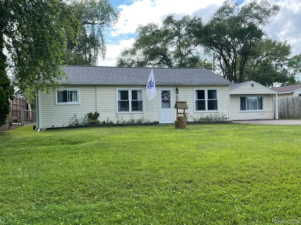 3478 Ellis Park Dr, Burton, MI 48519