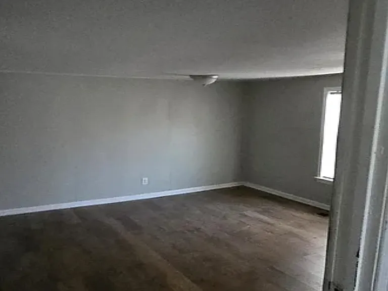304 Adams St — Photo 5