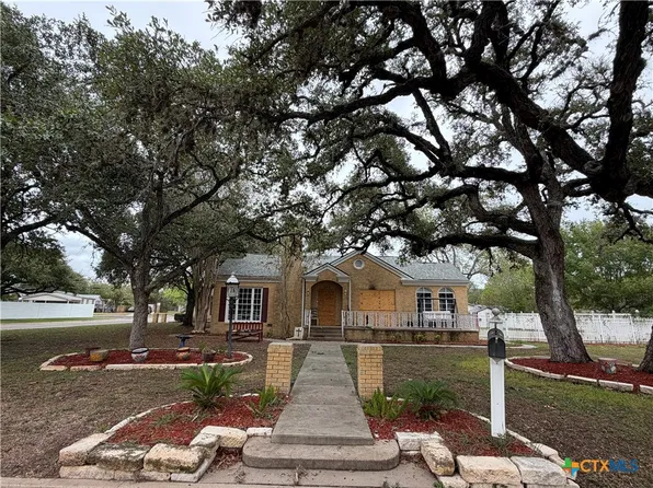 302 3rd St, Cuero, TX 77954