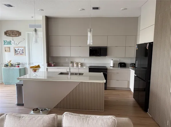 17507 SW 43rd St, Hollywood, FL