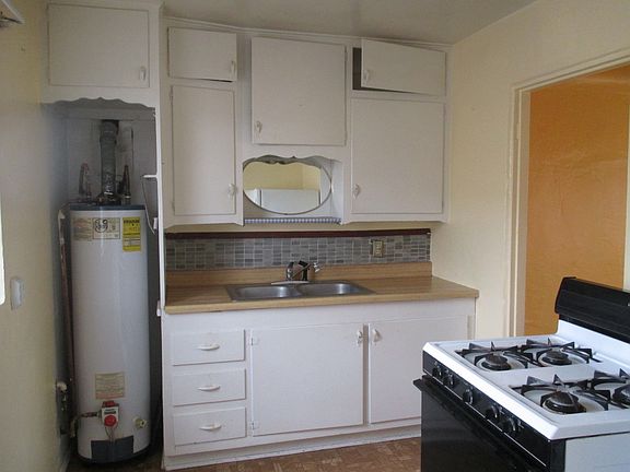 5th image of 220 San Lorenzo Ave NW