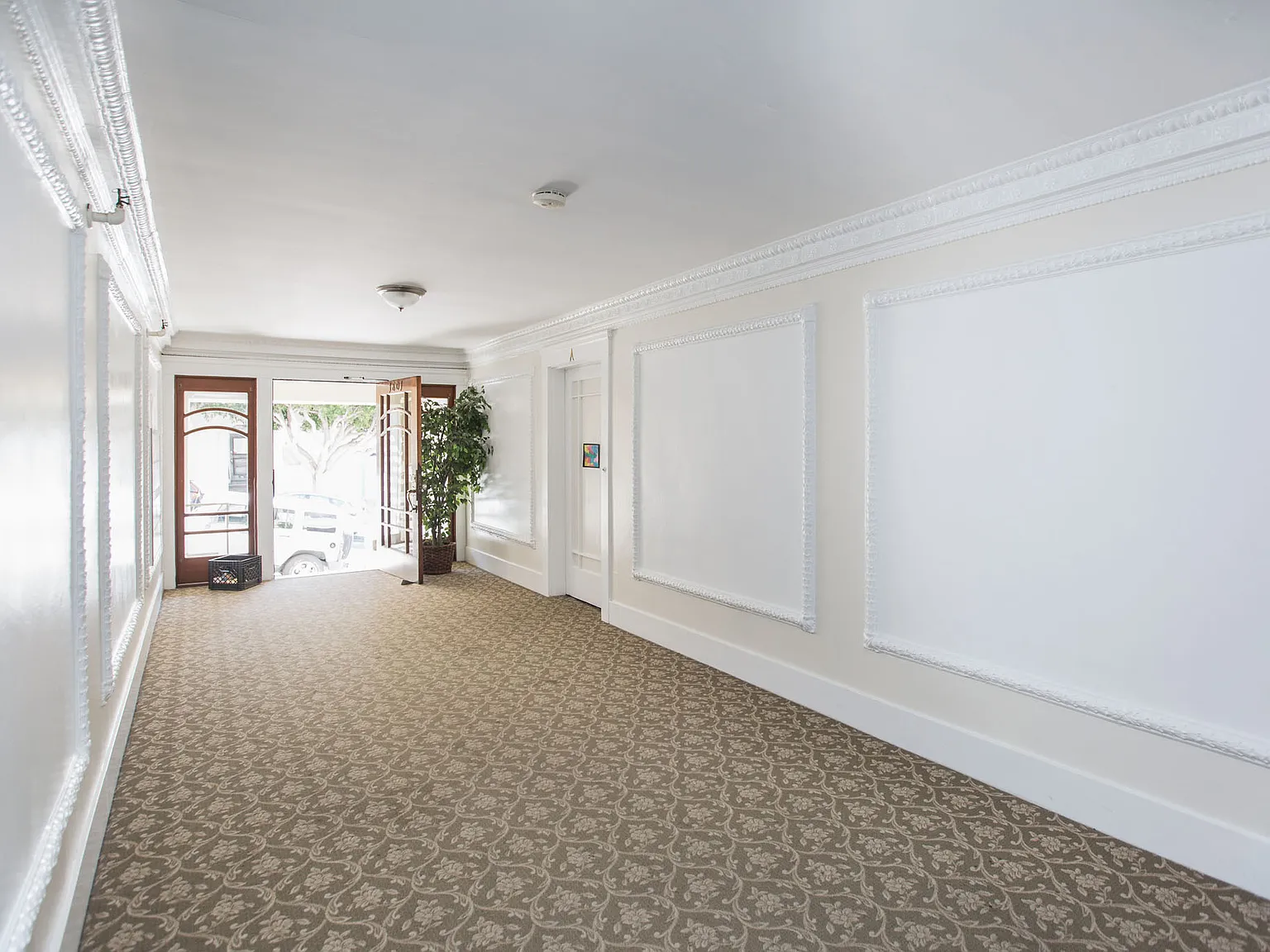 1801 Leavenworth — Photo 3