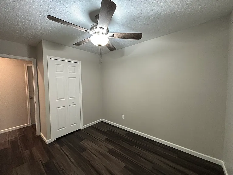 Bedroom #3: Great space for twin to queen size bed sets.