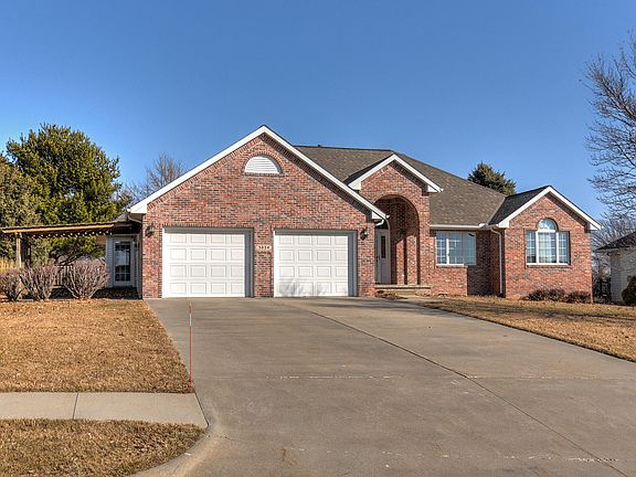 2nd image of 3034 Country Club Pkwy