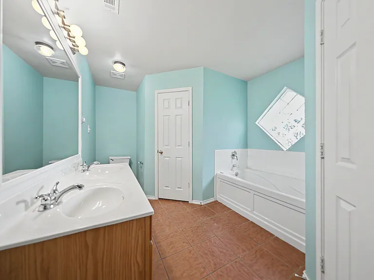 1804 Lobrecht Ct — Photo 17