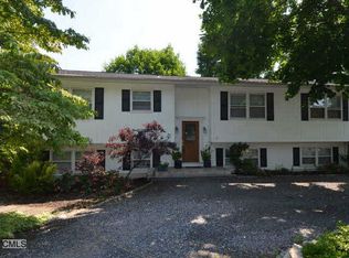 9 Sinawoy Rd, Cos Cob, CT 06807