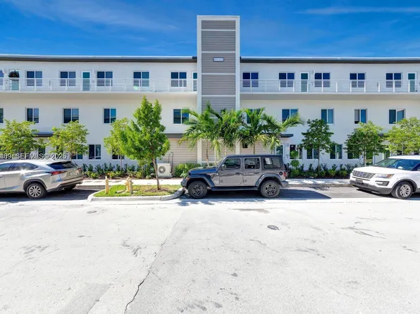 6420 NW 102nd Path #303, Doral, FL 33178