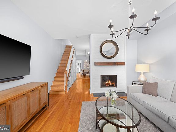 3rd image of 1005 Oronoco St