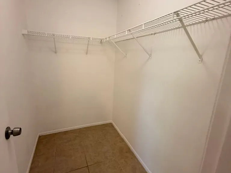 4445 Worcester Rd — Photo 15
