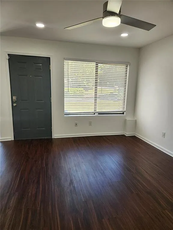2 bed, 1.0 bath, $1,450 — Photo 2