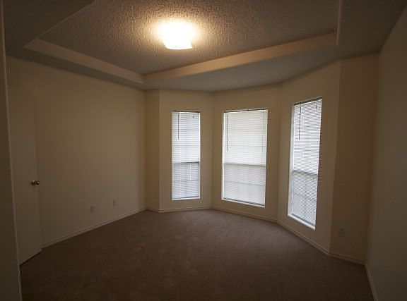 5th image of 5831 N 43rd Ln