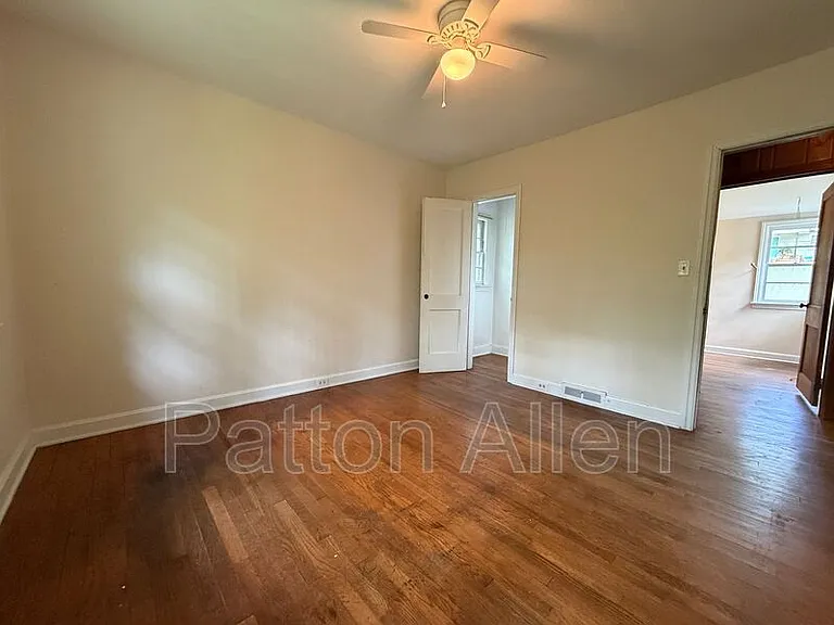110 Locust Ct — Photo 17