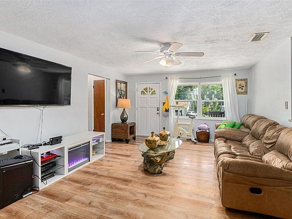 3rd image of 210 Red Rose Ln