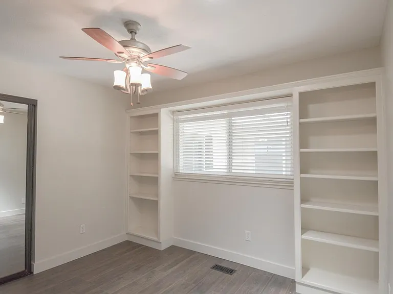 1321 Astoria Dr — Photo 46