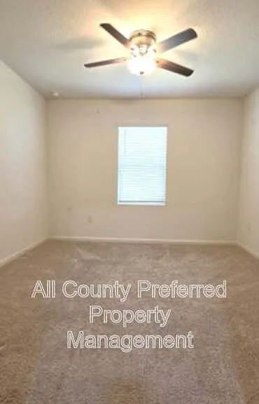 242 Guinevere Dr SW — Photo 8