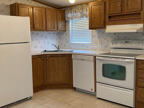 5th image of 2221 S Prairie Ave