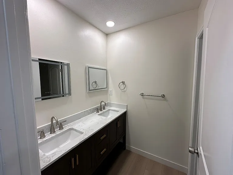 328 E Linda Vista Ave — Photo 3