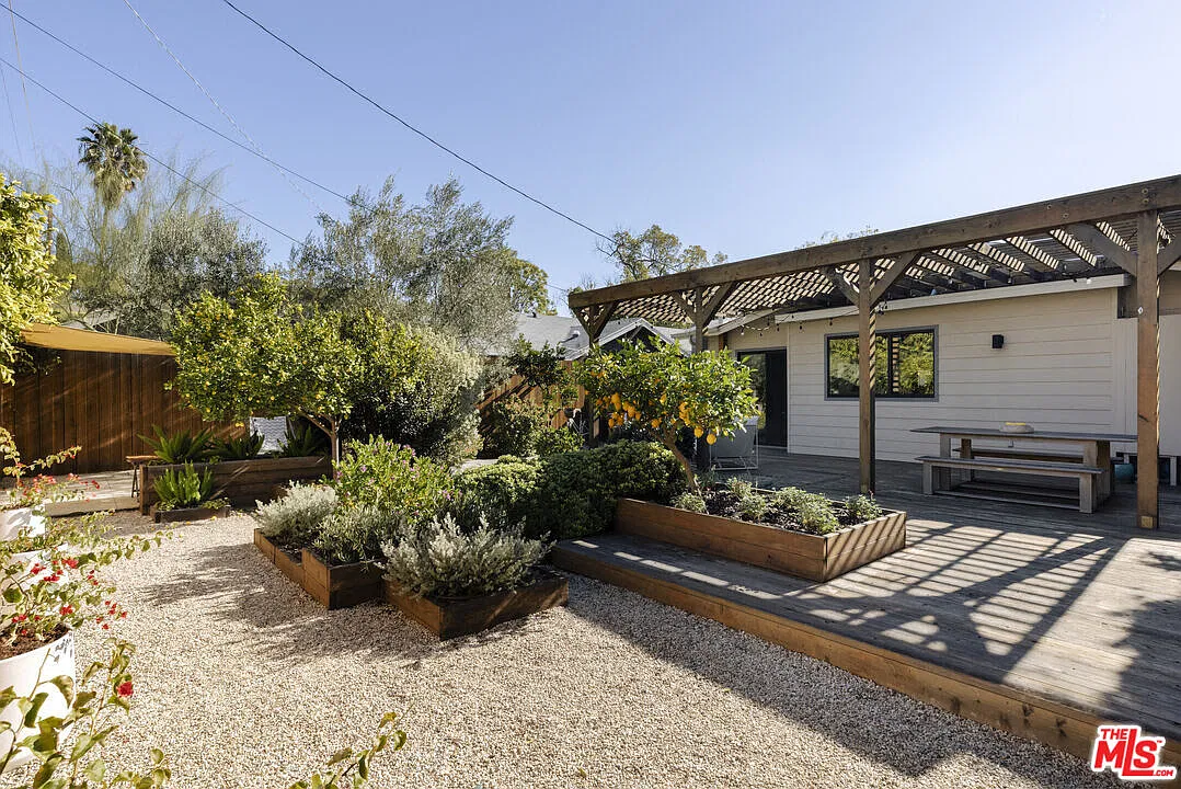 2 bed, 1.0 bath, $6,995 — Photo 3