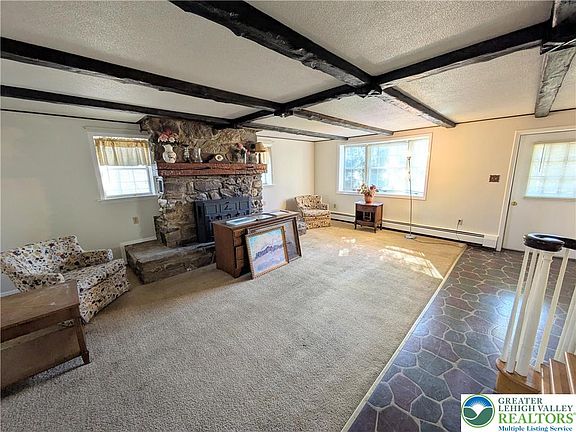 5th image of 3470 Rhododendron Dr