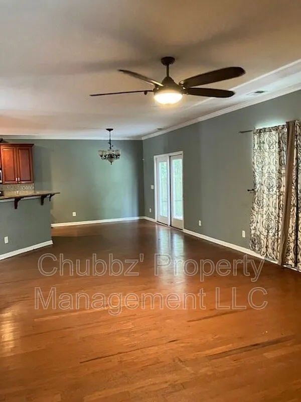 4 bed, 2.5 bath, 2518 sqft, $3,300 — Photo 4