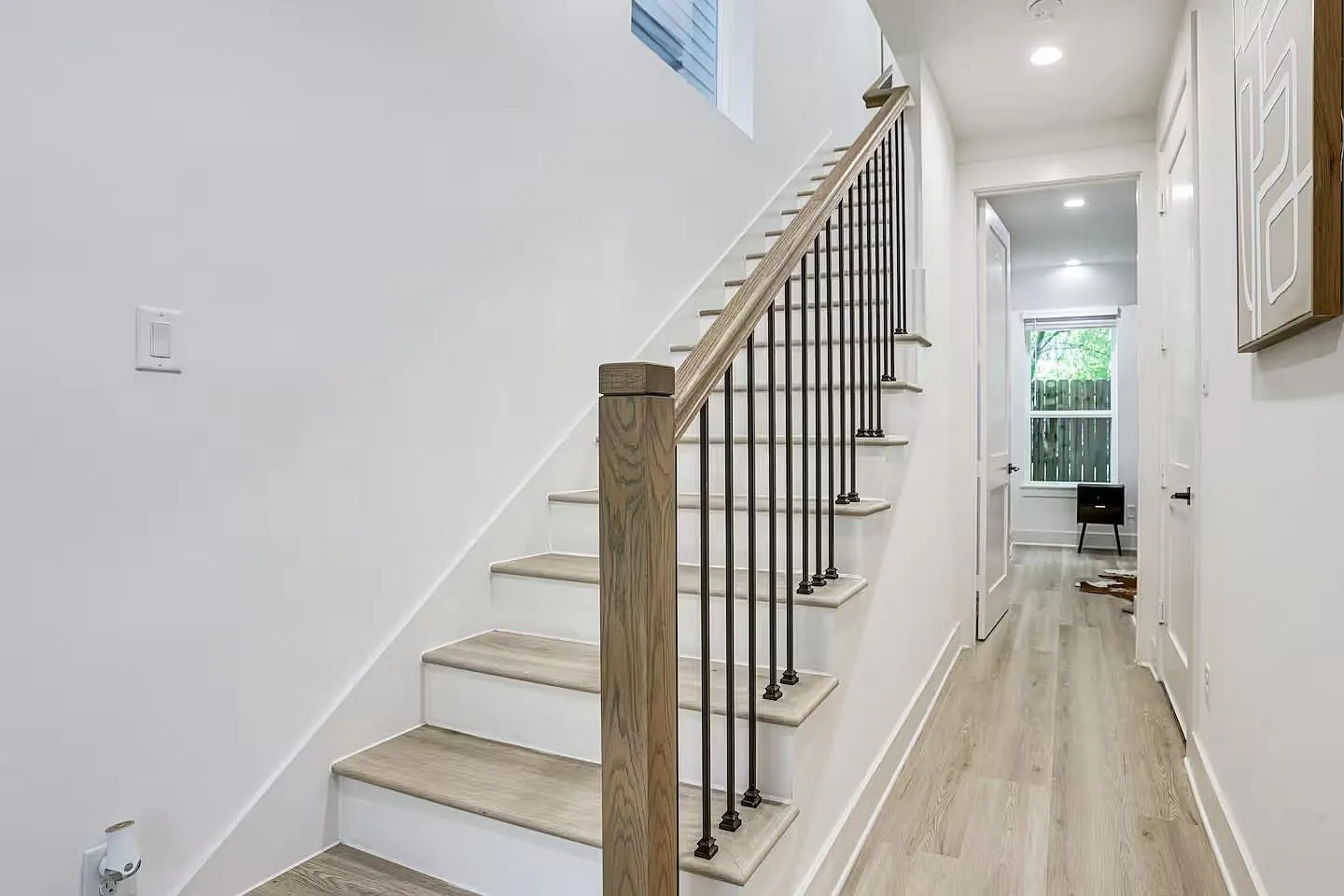 3 bed, 3.5 bath, 2098 sqft, $2,600 — Photo 3