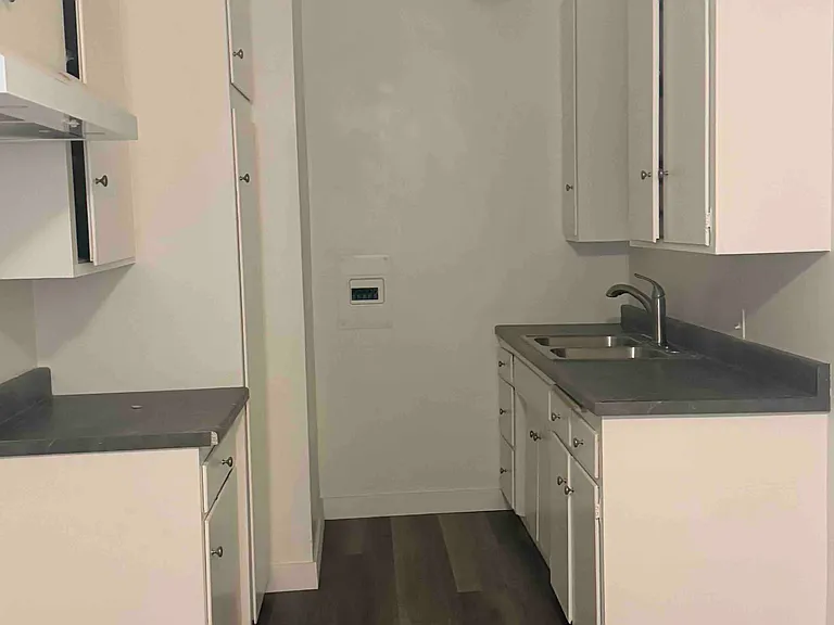 6110 Vineland Ave — Photo 4