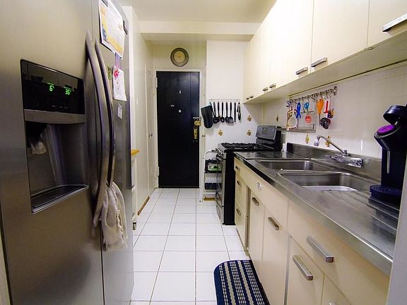 5th image of 7 Fordham Hill Oval APT 3G