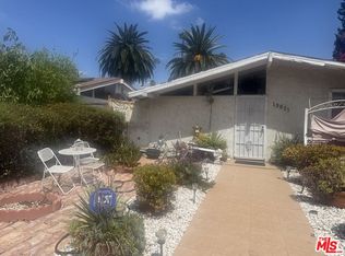 19821 Victory Blvd, Woodland Hills, CA 91367