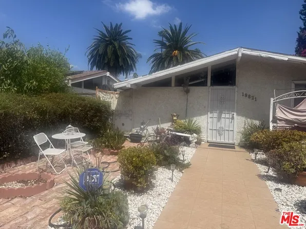 19821 Victory Blvd, Woodland Hills, CA 91367