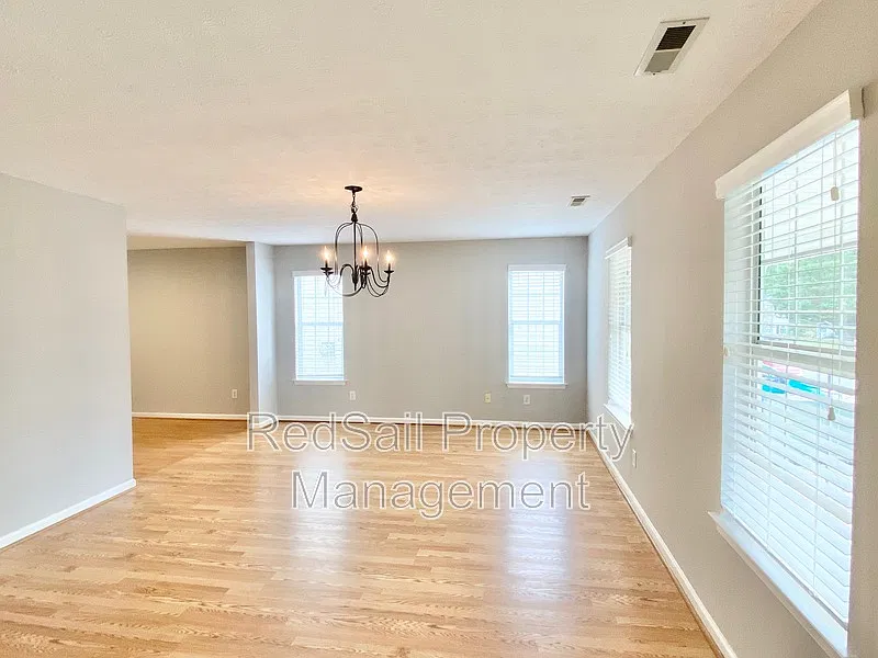 3 bed, 2.5 bath, 2146 sqft, $2,595 — Photo 3