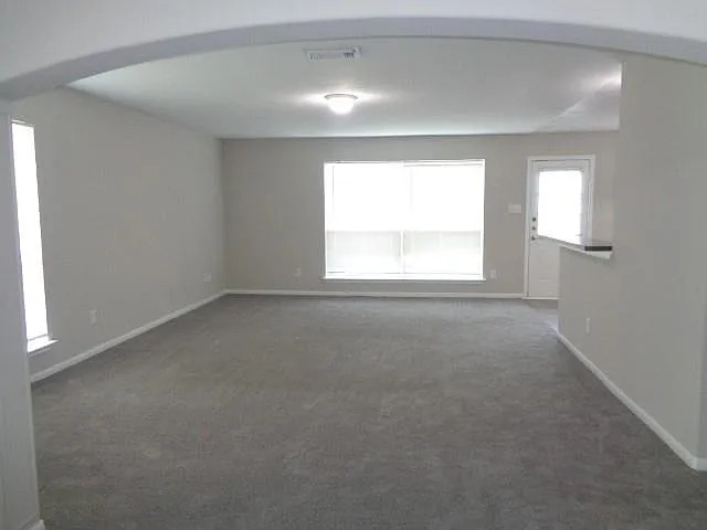 3 bed, 2.5 bath, 2180 sqft, $1,995 — Photo 4