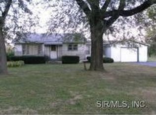 1037 Walnut Dr, Cottage Hills, IL 62018