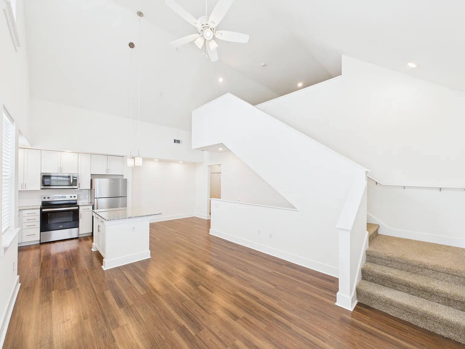 2 bed, 1390 sqft, $2,239 — Photo 3