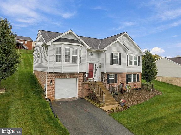 4th image of 114 Colton Ct