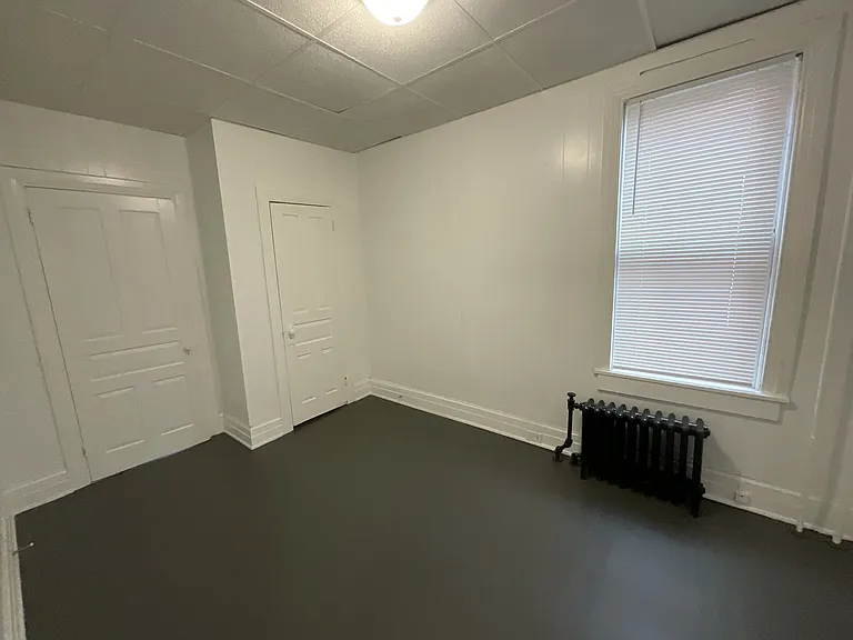 807 W Princess St — Photo 5