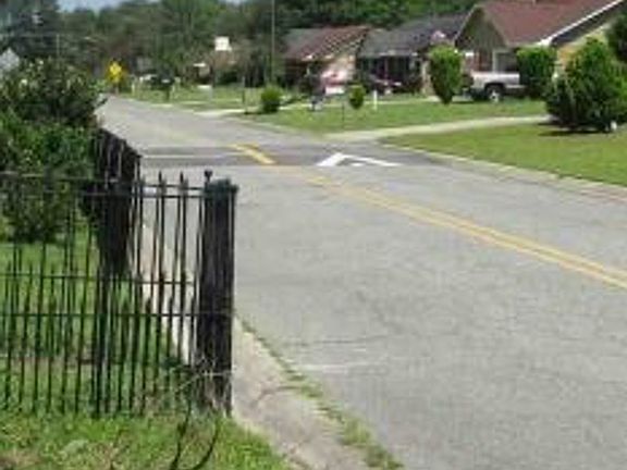 Exterior Neighborhood (street photo)