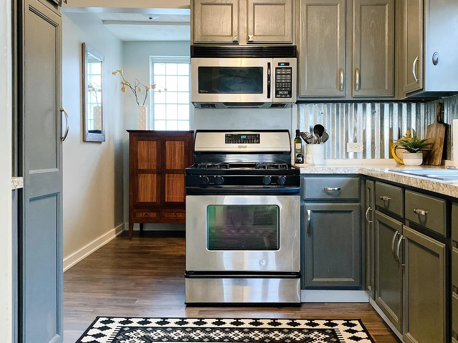 4 bed, 1100 sqft, $3,400 — Photo 4